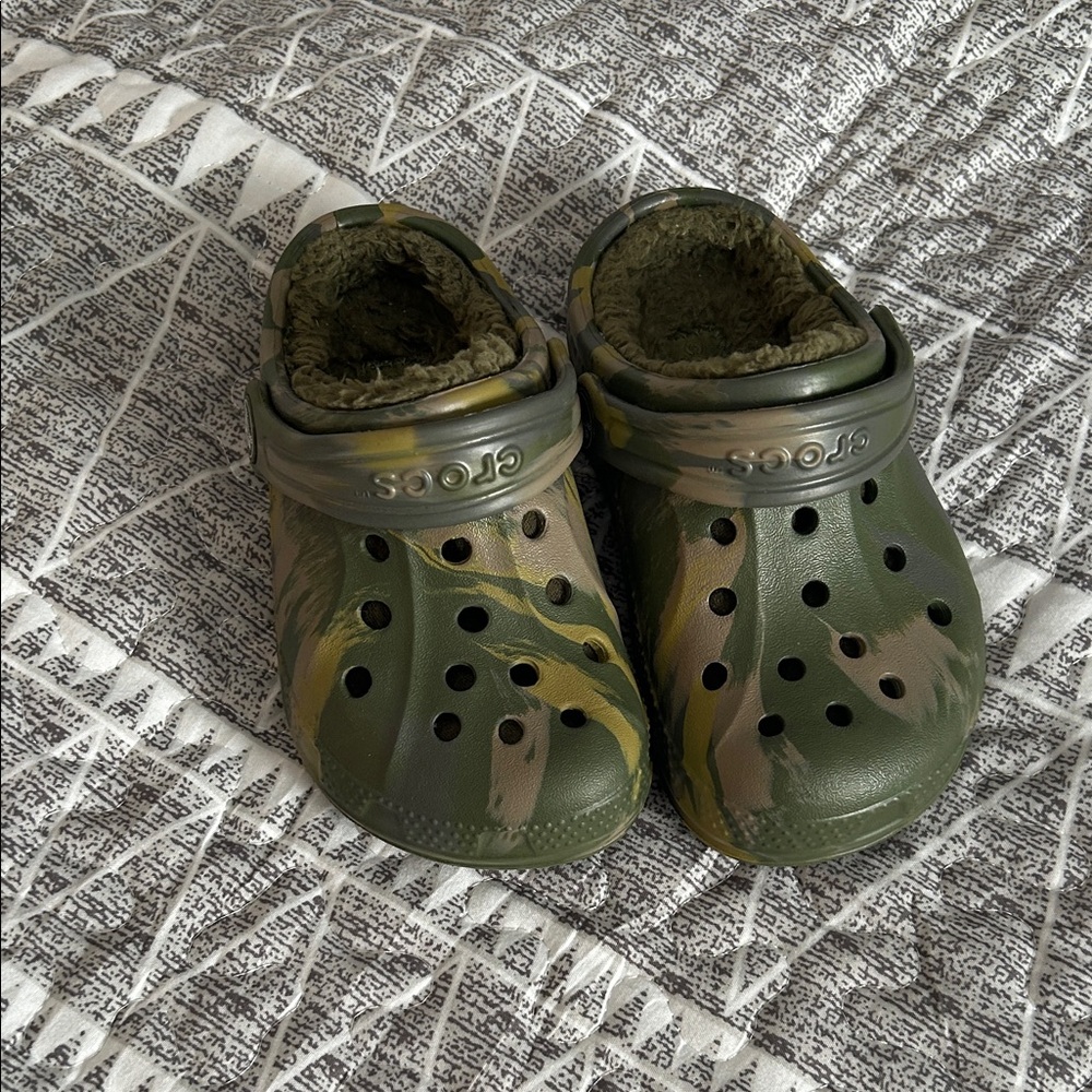 CROCS Kids Green Camo Slippers